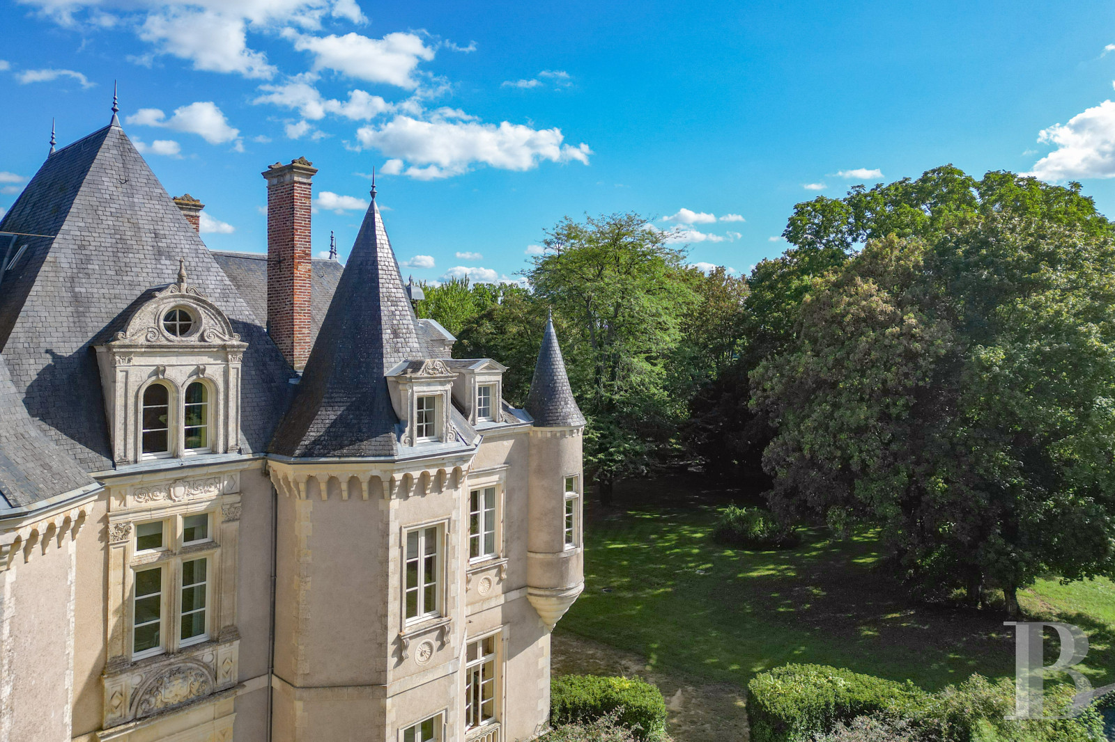 Dans la Sarthe, à l’est du Mans, un château du 19e siècle d’inspiration Renaissance dans son parc de onze hectares - photo  n°3